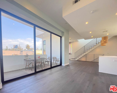 948 N Benton Way - Photo Thumbnail 14
