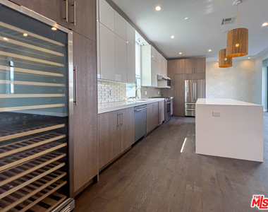 948 N Benton Way - Photo Thumbnail 8