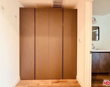 919 Harvard Boulevard - Photo Thumbnail 2
