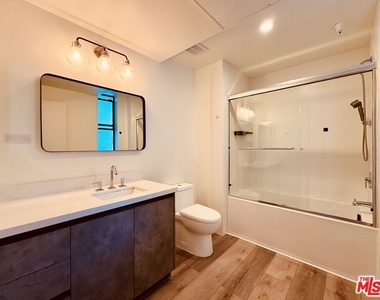 919 Harvard Boulevard - Photo Thumbnail 4