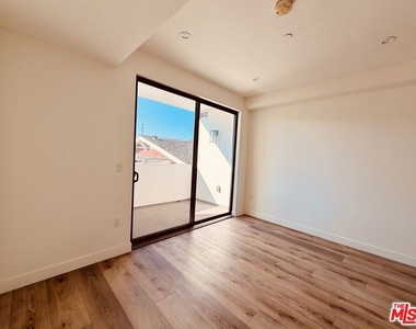 919 Harvard Boulevard - Photo Thumbnail 8