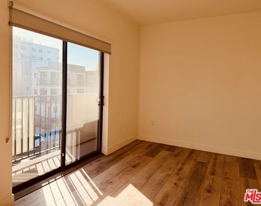919 Harvard Boulevard - Photo Thumbnail 4