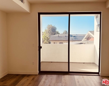 919 Harvard Boulevard - Photo Thumbnail 2