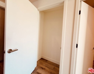 919 Harvard Boulevard - Photo Thumbnail 12