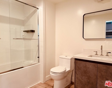 919 Harvard Boulevard - Photo Thumbnail 2