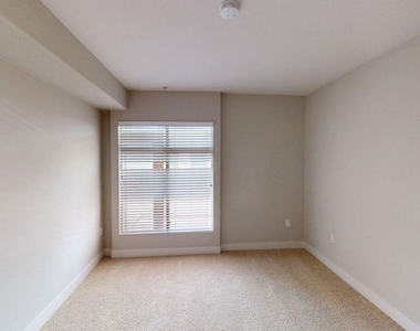 1041 E Glendon Avenue - Photo Thumbnail 11