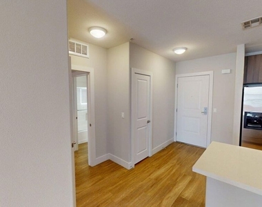 1041 E Glendon Avenue - Photo Thumbnail 3