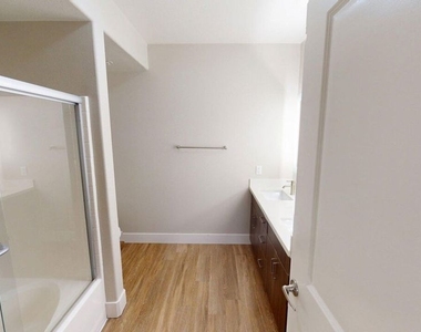 1041 E Glendon Avenue - Photo Thumbnail 12