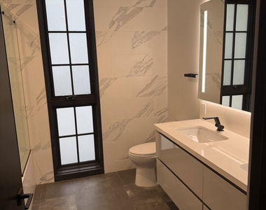 10993 Wellworth Avenue - Photo Thumbnail 4