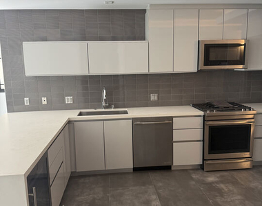 10993 Wellworth Avenue - Photo Thumbnail 3