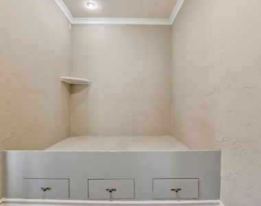 1147 6th Street - Photo Thumbnail 13