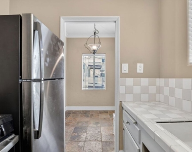 1147 6th Street - Photo Thumbnail 11