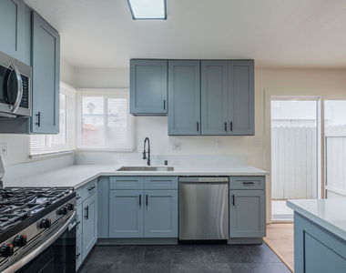 4712 Del Amo Boulevard - Photo Thumbnail 10