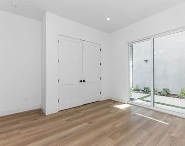 1834 N Echo Park Avenue - Photo Thumbnail 7