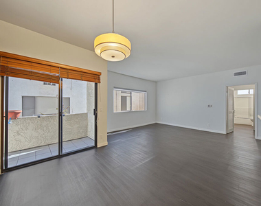 1515 Amherst Avenue - Photo Thumbnail 5