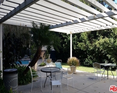 570 N Rossmore Avenue - Photo Thumbnail 5