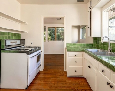 2409 Panorama Terrace - Photo Thumbnail 9