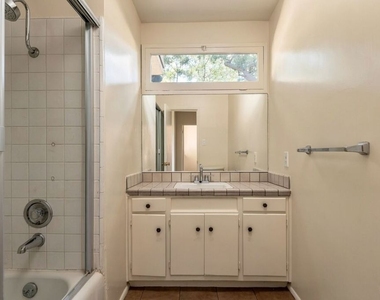 2409 Panorama Terrace - Photo Thumbnail 13