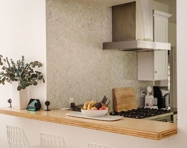1803 N Stanley Avenue - Photo Thumbnail 5