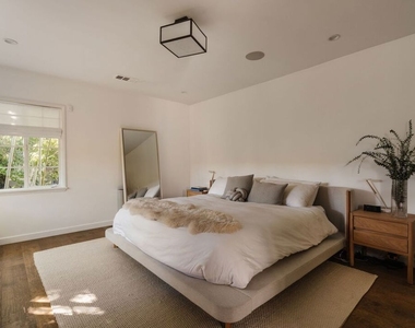 1803 N Stanley Avenue - Photo Thumbnail 12