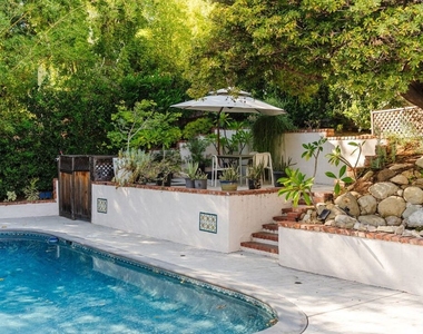 1803 N Stanley Avenue - Photo Thumbnail 24
