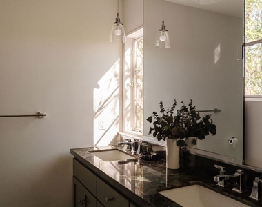 1803 N Stanley Avenue - Photo Thumbnail 13