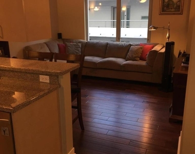 425 W Beech St - Photo Thumbnail 3