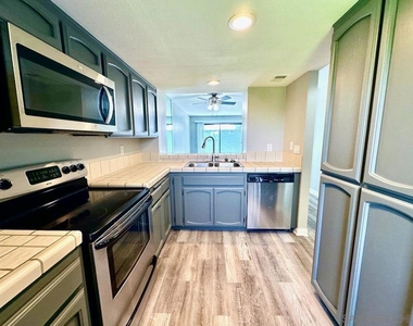 821 America Way - Photo Thumbnail 12