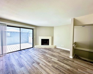 821 America Way - Photo Thumbnail 3