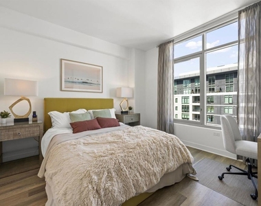 425 W Beech Street - Photo Thumbnail 24