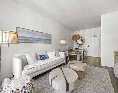 425 W Beech Street - Photo Thumbnail 13