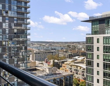 425 W Beech Street - Photo Thumbnail 19