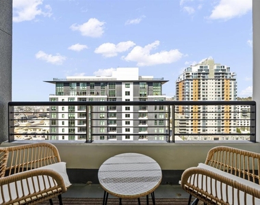 425 W Beech Street - Photo Thumbnail 15