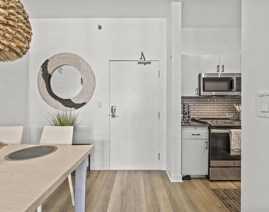 425 W Beech Street - Photo Thumbnail 1