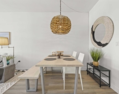 425 W Beech Street - Photo Thumbnail 8