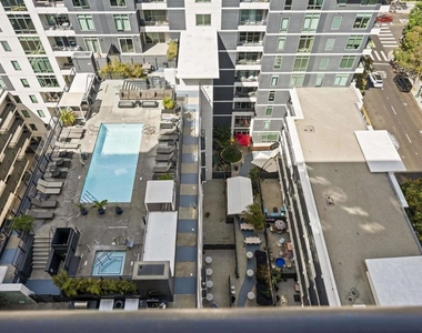 425 W Beech Street - Photo Thumbnail 21