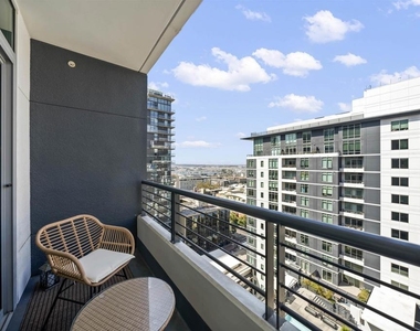 425 W Beech Street - Photo Thumbnail 18