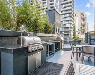 425 W Beech Street - Photo Thumbnail 35