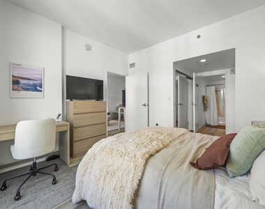 425 W Beech Street - Photo Thumbnail 23