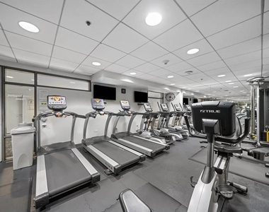 425 W Beech Street - Photo Thumbnail 37