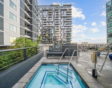 425 W Beech Street - Photo Thumbnail 34