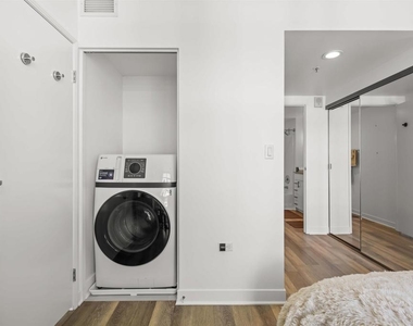425 W Beech Street - Photo Thumbnail 28