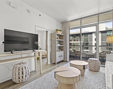 425 W Beech Street - Photo Thumbnail 14