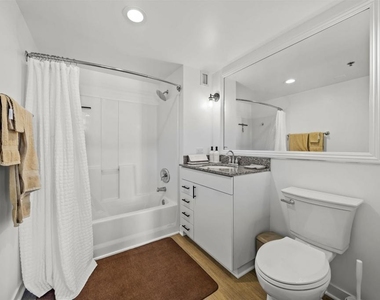 425 W Beech Street - Photo Thumbnail 29