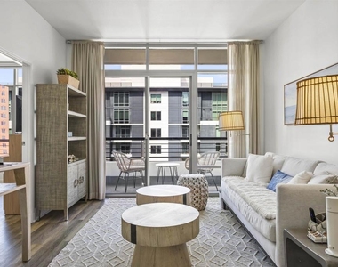 425 W Beech Street - Photo Thumbnail 11