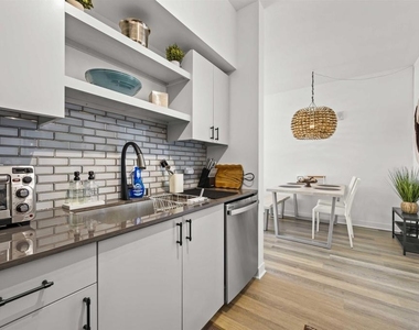 425 W Beech Street - Photo Thumbnail 7