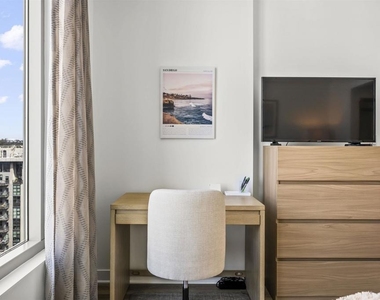 425 W Beech Street - Photo Thumbnail 26