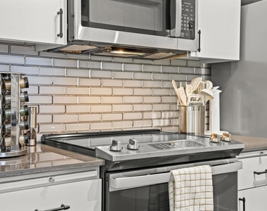 425 W Beech Street - Photo Thumbnail 4