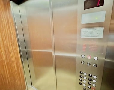 6202 Friars Rd - Photo Thumbnail 10