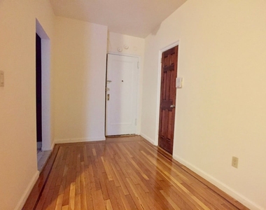 30 Dongan Place - Photo Thumbnail 3